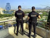 Detenido en Alicante minutos después de robar a una mujer un collar y varias joyas