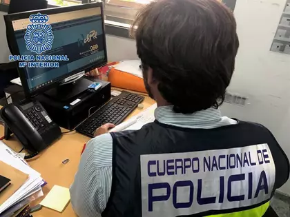 Un detenido en Dos Hermanas (Sevilla) por robar en coches y el uso fraudulento de una tarjeta de banco sustraída