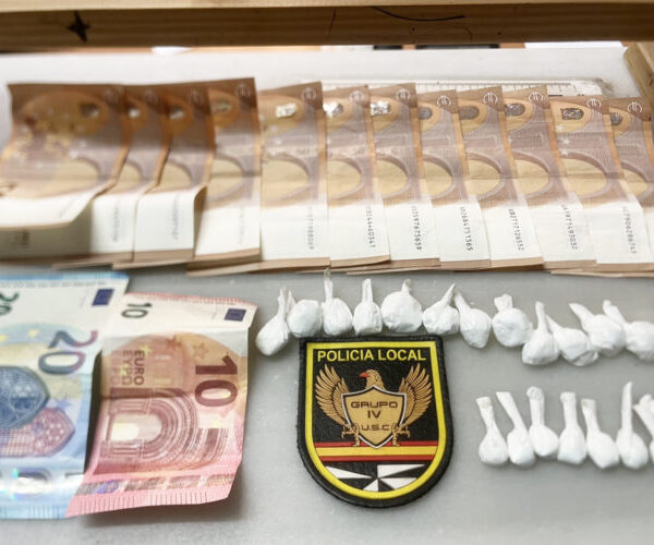 La Policía Local detiene a un hombre con 22 papelinas de cocaína