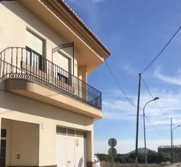 La Guardia Civil detiene por degollar a su bebé a la madre que dio a luz en su casa en Palma de Gandia