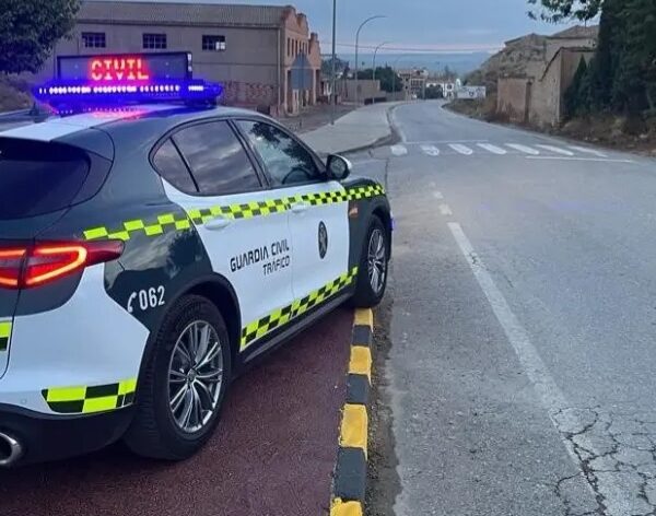 Buscan a un conductor fugado tras arrastrar a un guardia civil 400 metros en un municipio de Zaragoza
