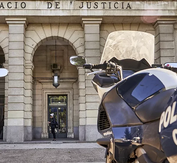 Investigan la muerte de un varón tiroteado arrojado a las puertas de un hospital en Sevilla