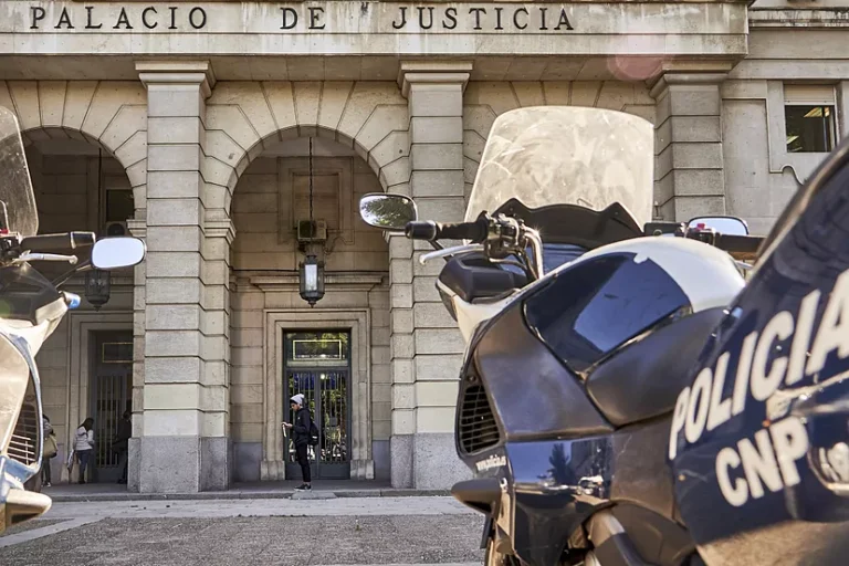 Investigan la muerte de un varón tiroteado arrojado a las puertas de un hospital en Sevilla