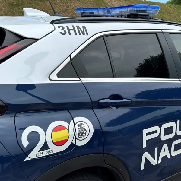 Cinco argelinos propinan una brutal paliza con patadas y machetes a dos jóvenes